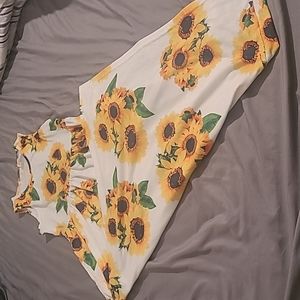Sunflower tank-style maxi dress with pockets (Juniors Size Medium)